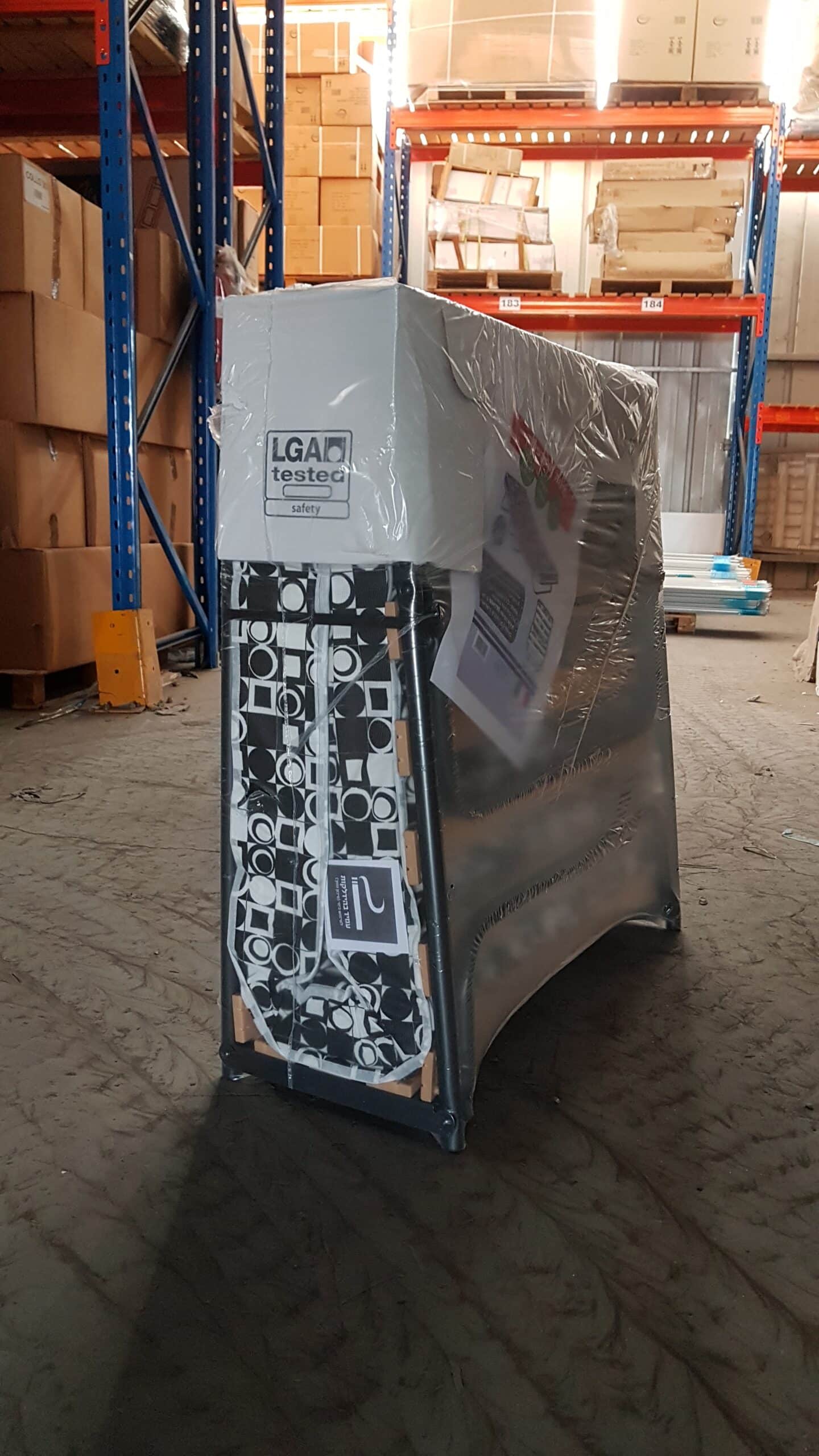 מיטה מתקפלת ניידת לאירוח בעלת 15 רצועות עץ לתמיכה + מזרן 10 ס''מ – תמונה 4